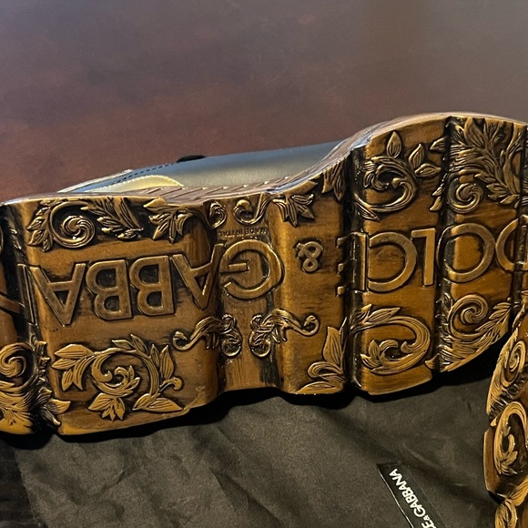 Dolce & Gabbana black and gold sneaker - Picture 2 of 7